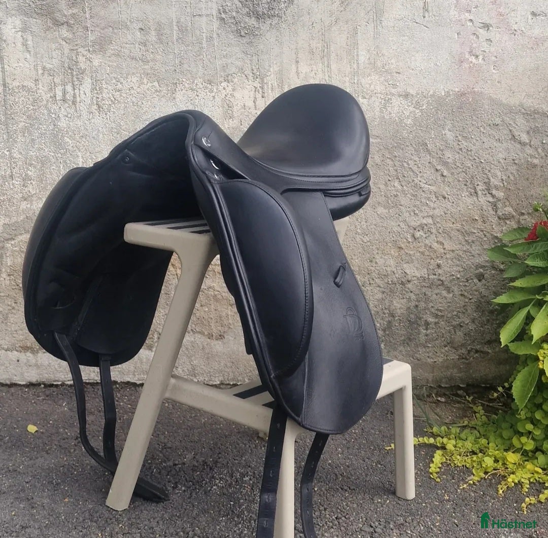 Sadlar hästutrustning till salu: Prestige D2  i Matfors - Annons 3