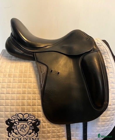 Sadlar hästutrustning Dressyrsadel Equiline Contest 17" - Annons 2