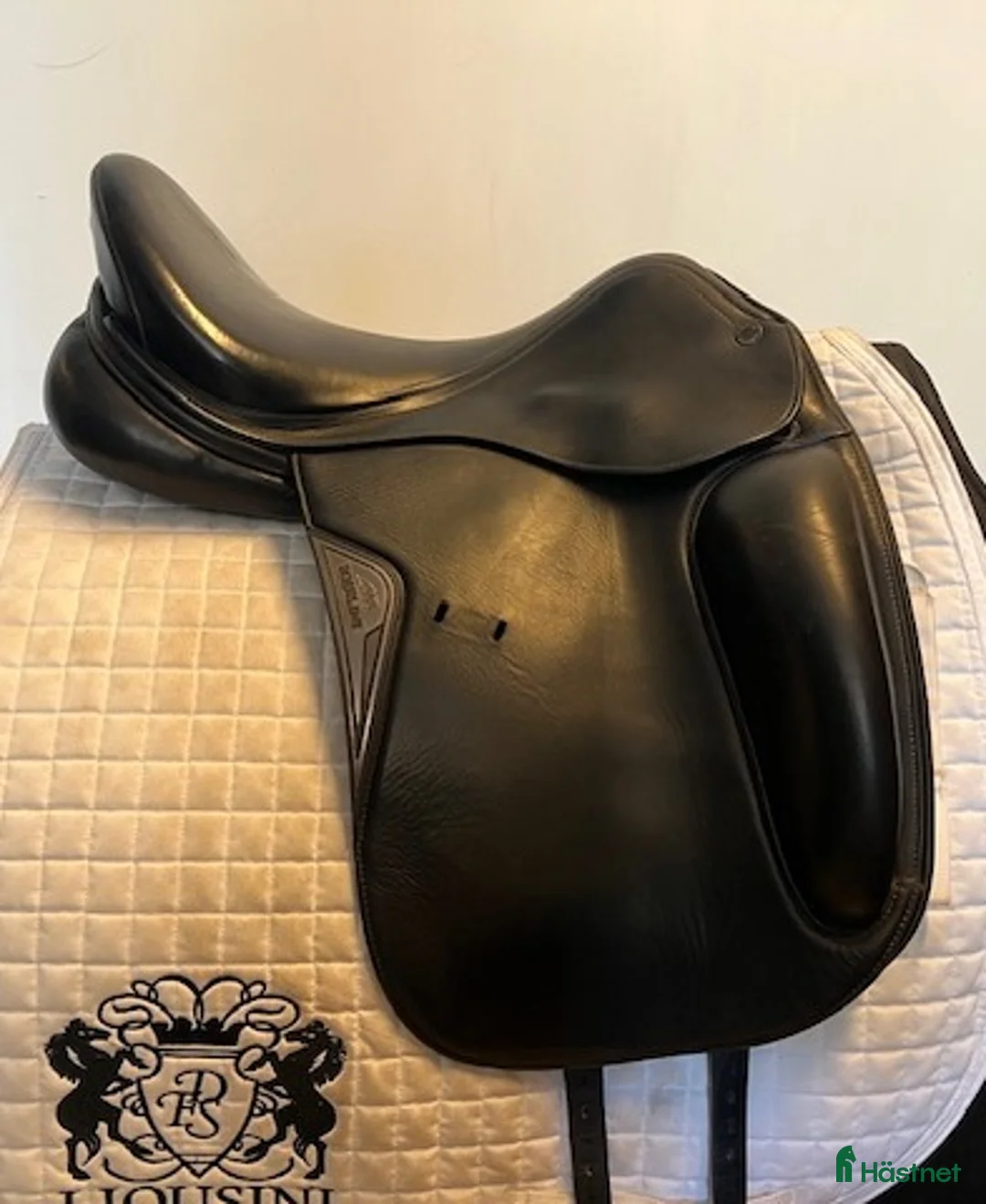 Sadlar hästutrustning till salu: Dressyrsadel Equiline Contest 17" - Annons 1