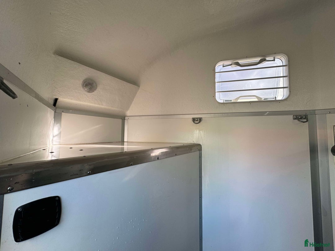 Hästtransporter  fordon & transport till salu: ROYAL XT HÄSTTRANSPORT  i Köping - Annons 8