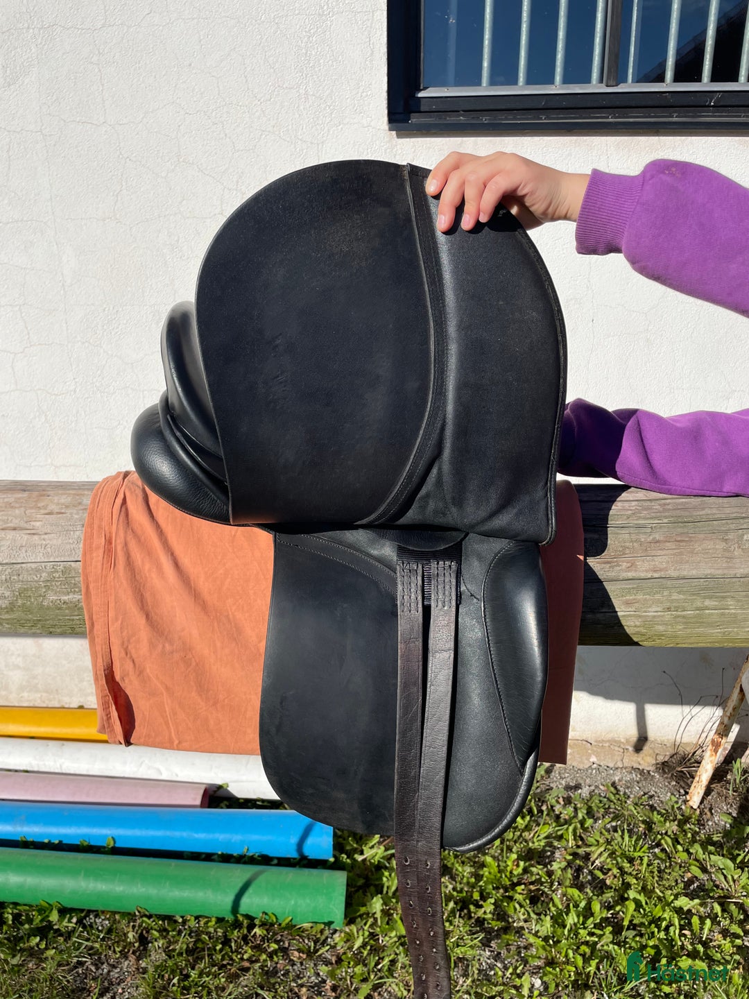 Sadlar hästutrustning till salu: Dressyrsadel i mycket fint skick  i Sala - Annons 5