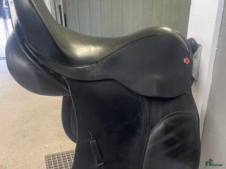 Sadlar hästutrustning till salu: Dressyrsadel till mindre ponny o ryttare i Kumla - Annons 15