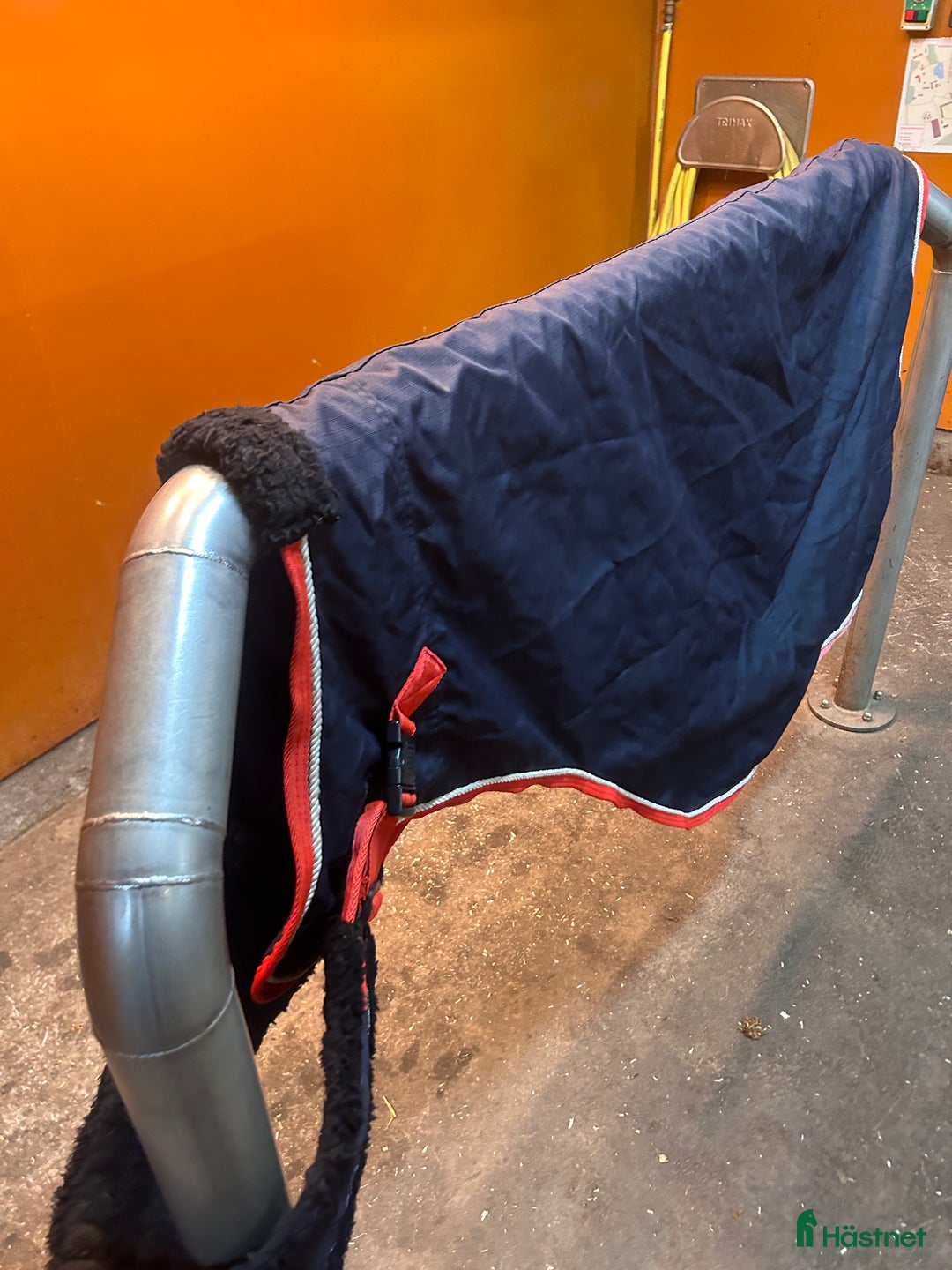 Täcken hästutrustning till salu: Skrittmaskinstäcke i Haninge - Annons 3