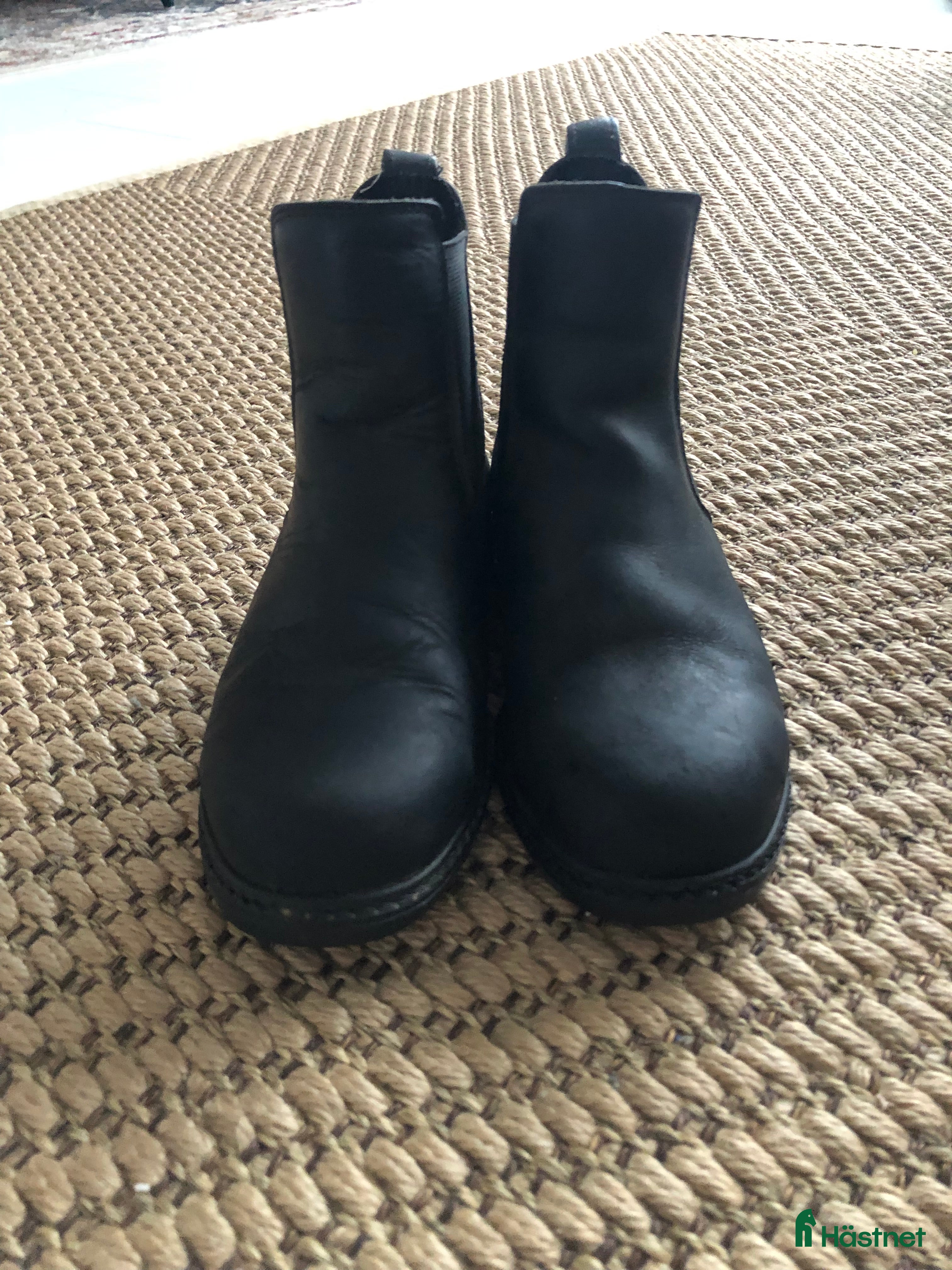Ridstövlar ryttarutrustning till salu: Svarta jodhpurs med stålhätta i äkta läder i Motala - Annons 20