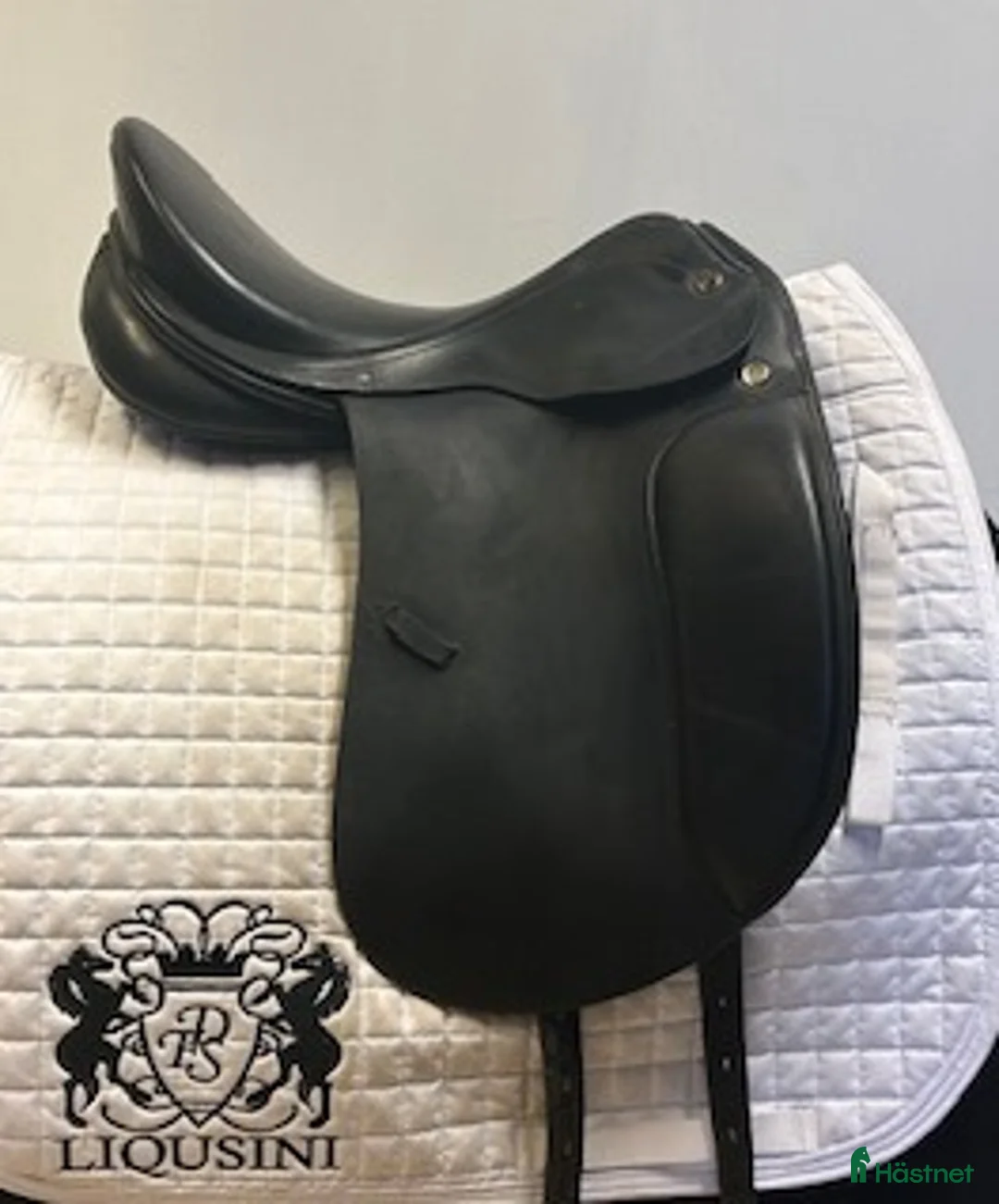 Sadlar hästutrustning till salu: Dressyrsadel Prestige Lucky Idol 16" - Annons 1