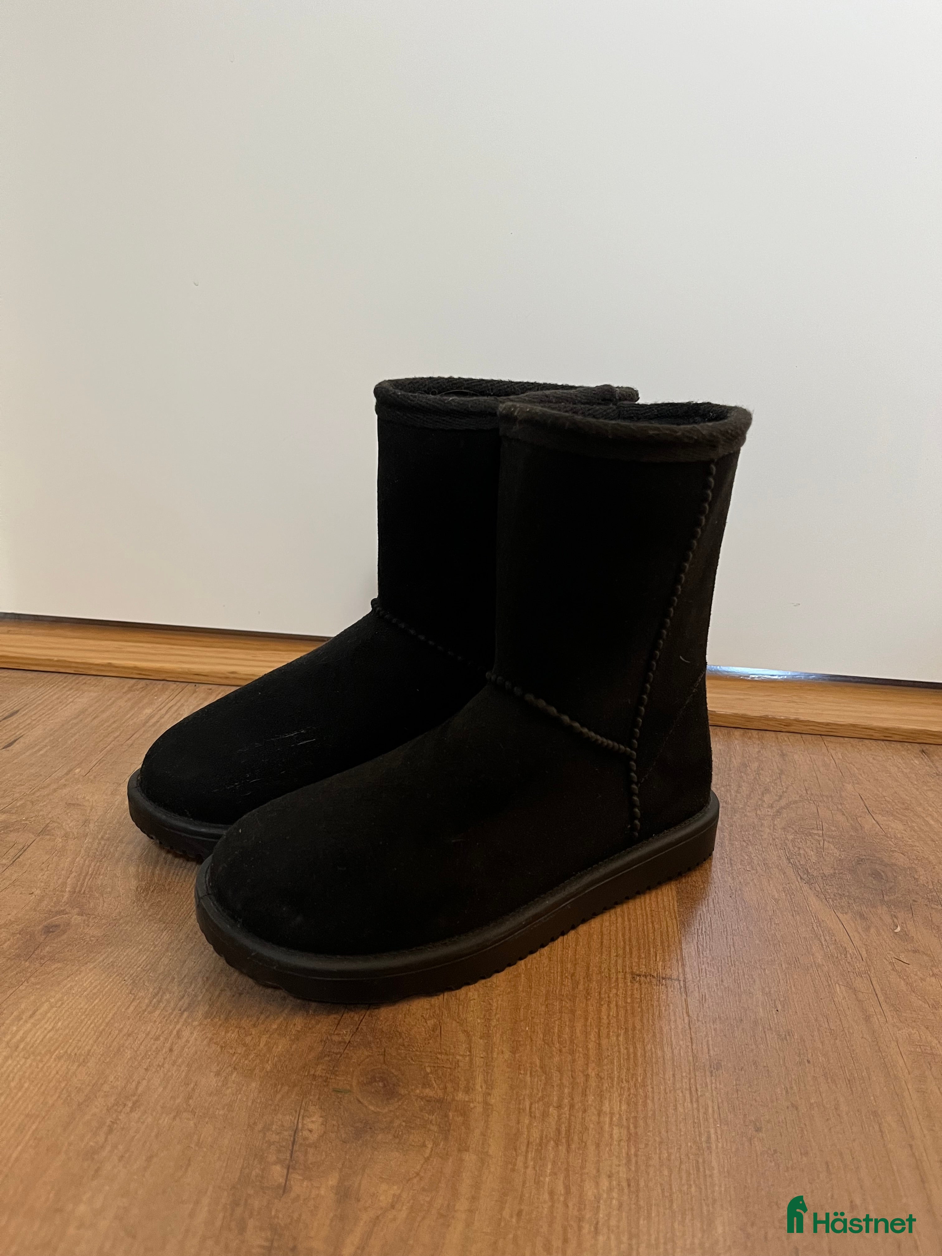 Övrig Ryttarutrustning ryttarutrustning till salu: Stall uggs i Habo - Annons 2