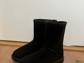 Övrig Ryttarutrustning ryttarutrustning till salu: Stall uggs i Habo - Annons 3