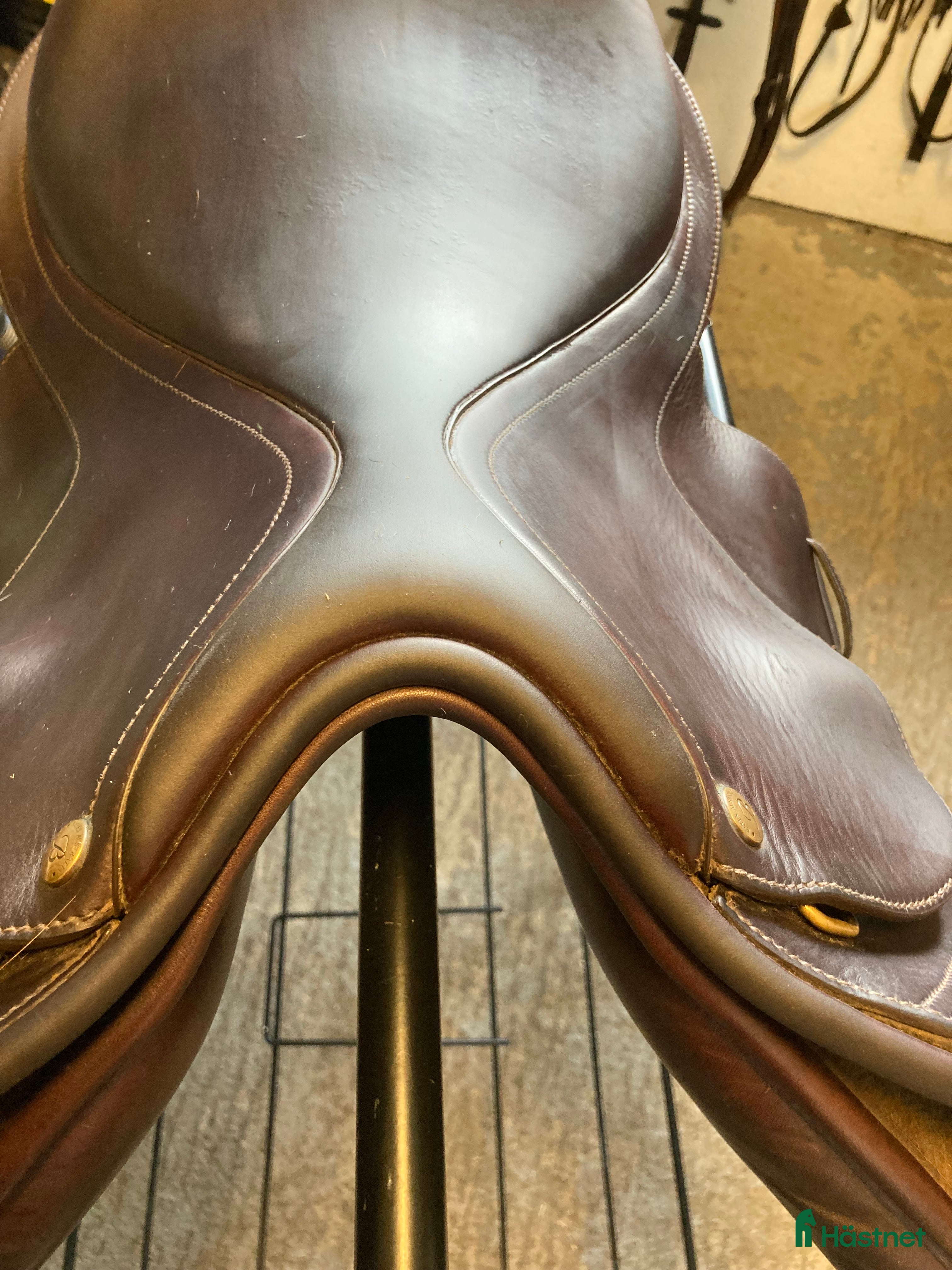 Sadlar hästutrustning till salu: Hoppsadel i Veberöd - Annons 1