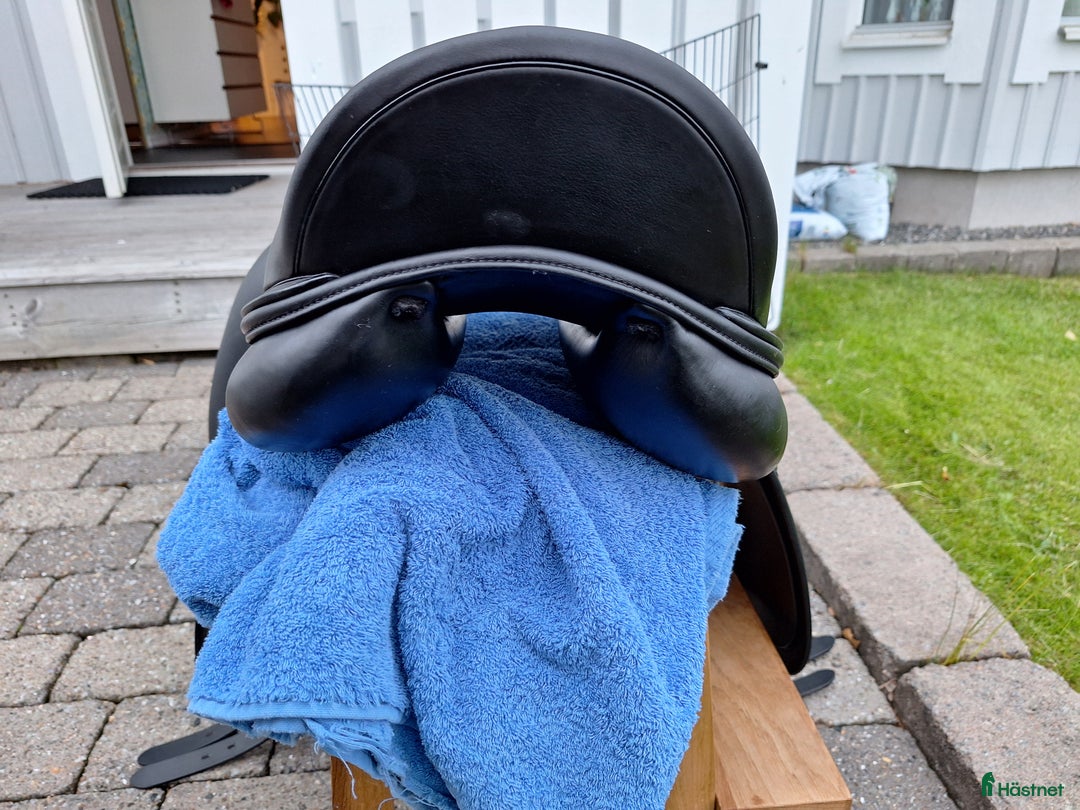 Sadlar hästutrustning till salu: Amerigo Pasubio Pinerolo (Kalvskinn) 17” i Torslanda - Annons 5