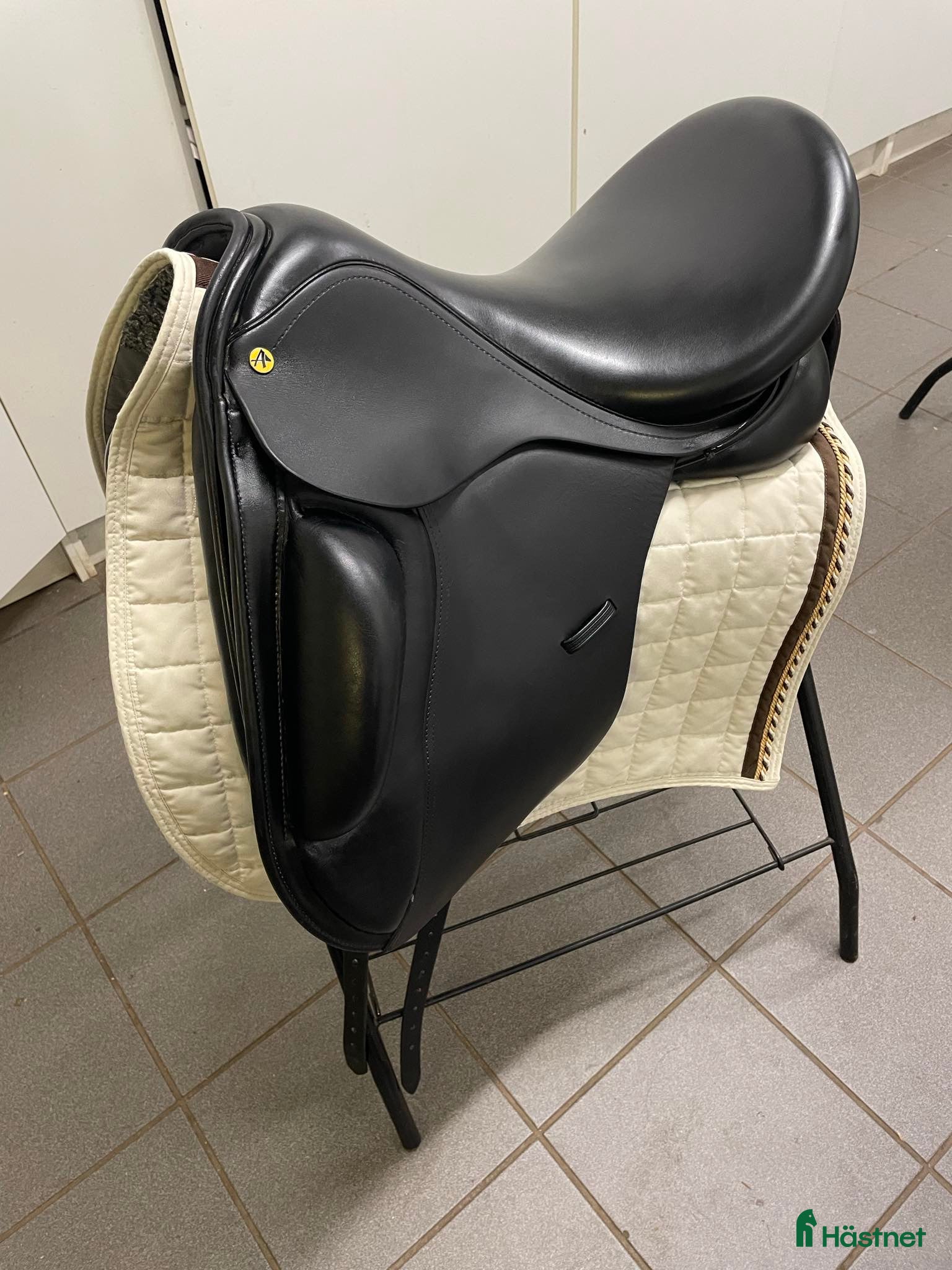 Sadlar hästutrustning Anatomica Cygnus 17,5”MW – Short Roll, Fint skick! - Annons 1