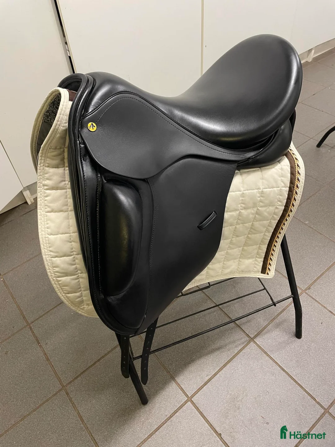 Sadlar hästutrustning till salu: Anatomica Cygnus 17,5”MW – Short Roll, Fint skick! - Annons 1