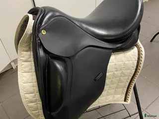 Sadlar hästutrustning Anatomica Cygnus 17,5”MW – Short Roll, Fint skick! - Annons 1