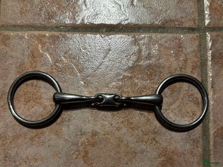 Bett hästutrustning till salu: Tredelat bett i Sigtuna - Annons 1