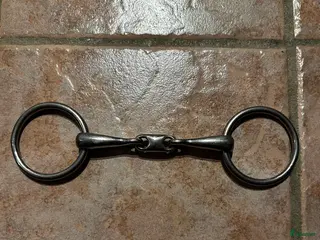 Bett hästutrustning till salu: Tredelat bett i Sigtuna - Annons 4