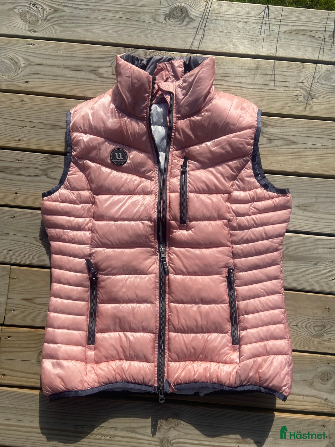 Jackor & Kavajer ryttarutrustning till salu:  Uhip väst i nyskick!  i Vendelsö - Annons 1