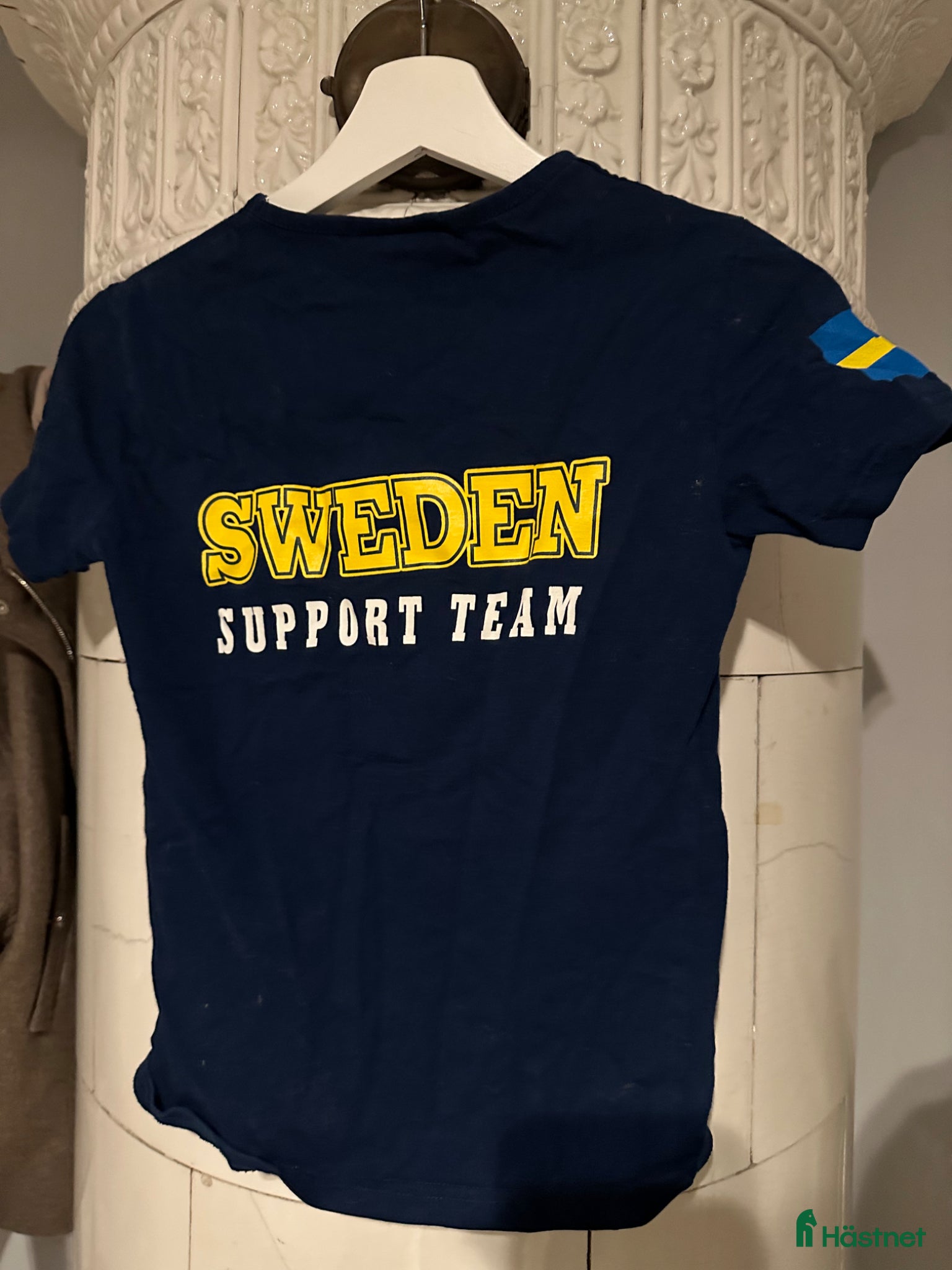 Övrigt Ridkläder ryttarutrustning till salu: Svensk ridsport tröja  - Annons 1