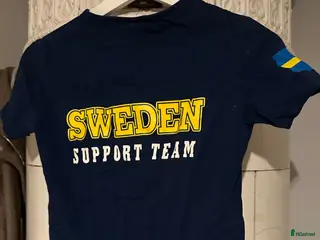 Övrigt Ridkläder ryttarutrustning till salu: Svensk ridsport tröja - Annons 1