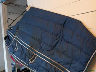 Täcken hästutrustning till salu: Stalltäcke i Herrljunga - Annons 3