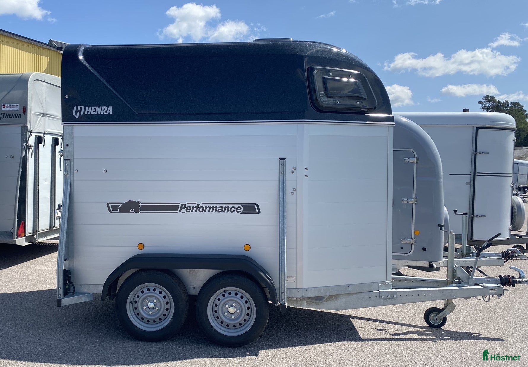 Hästtransporter  fordon & transport till salu: Henra 1,5-hästars med hög lastvikt i Kvicksund - Annons 1