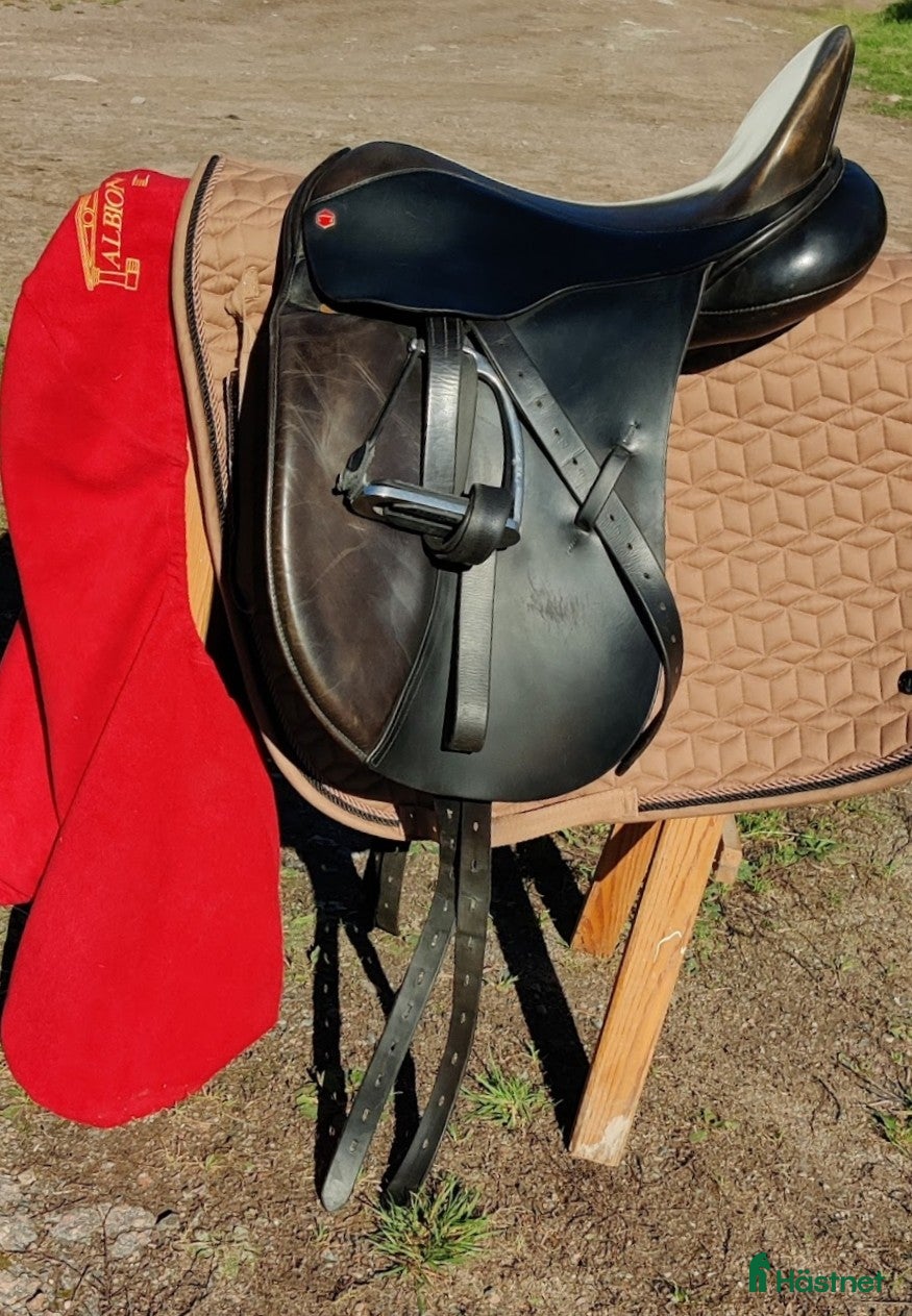 Sadlar hästutrustning Albion Classic Comfort 17" - Annons 3
