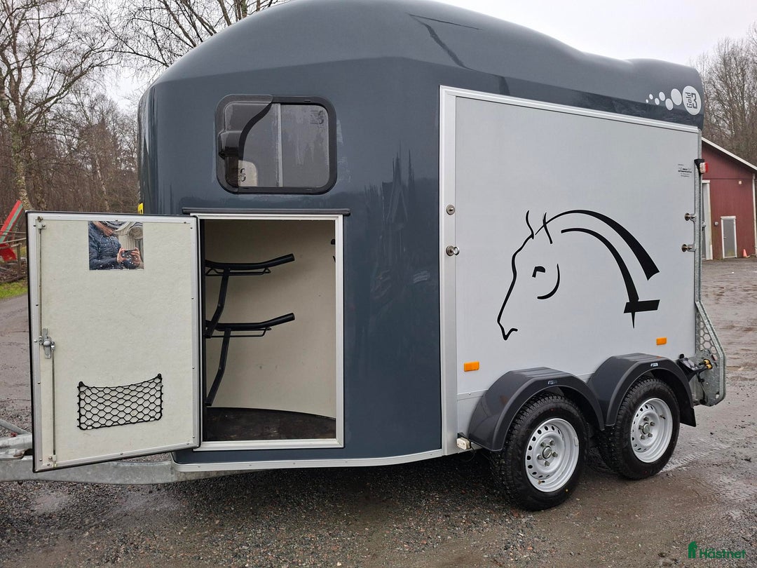 Hästtransporter  fordon & transport till salu: Cheval Gold 3 Composite med sulkyhållare i Harestad - Annons 4