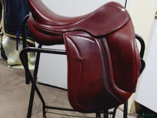 Sadlar hästutrustning Snygg sadel i härlig färg i Kungälv - Annons 3