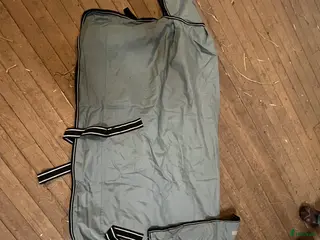 Täcken hästutrustning Säljer utetäcken samt ländtäcke & eksemhuva i Tyresö - Annons 2