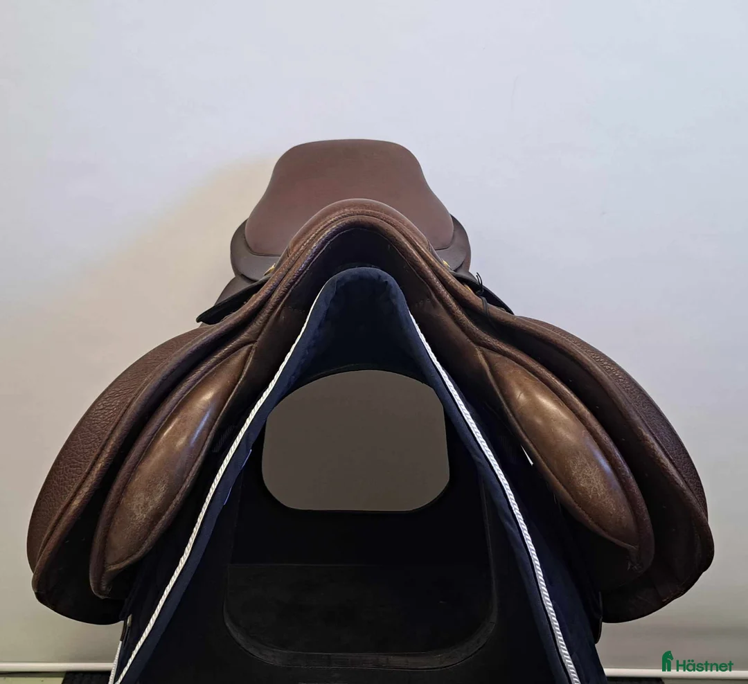 Sadlar hästutrustning till salu: BR Jos Lansink hoppsadel i Färnäs - Annons 2