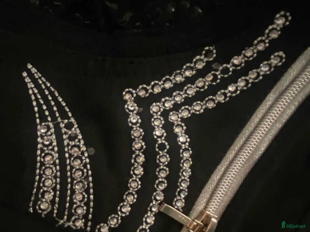 Ridbyxor ryttarutrustning till salu: Ridbyxor med snygga detaljer  i Varberg - Annons 3