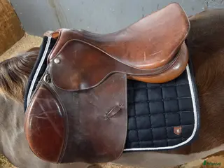 Sadlar hästutrustning Hoppsadel 17" - Annons 3