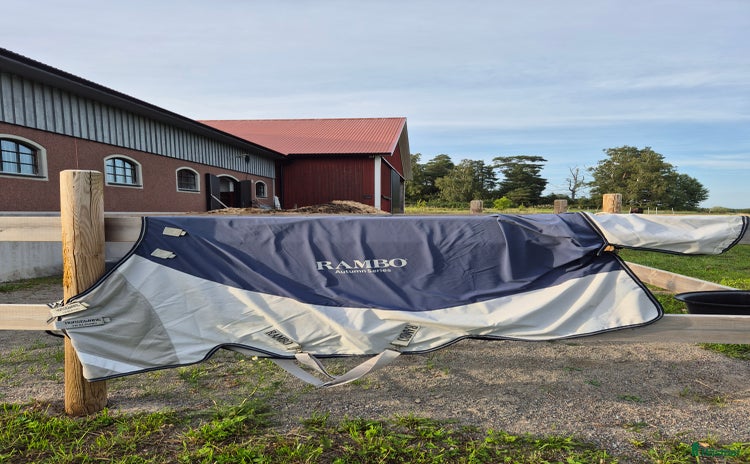 Täcken hästutrustning till salu i Uppsala - Annons 7