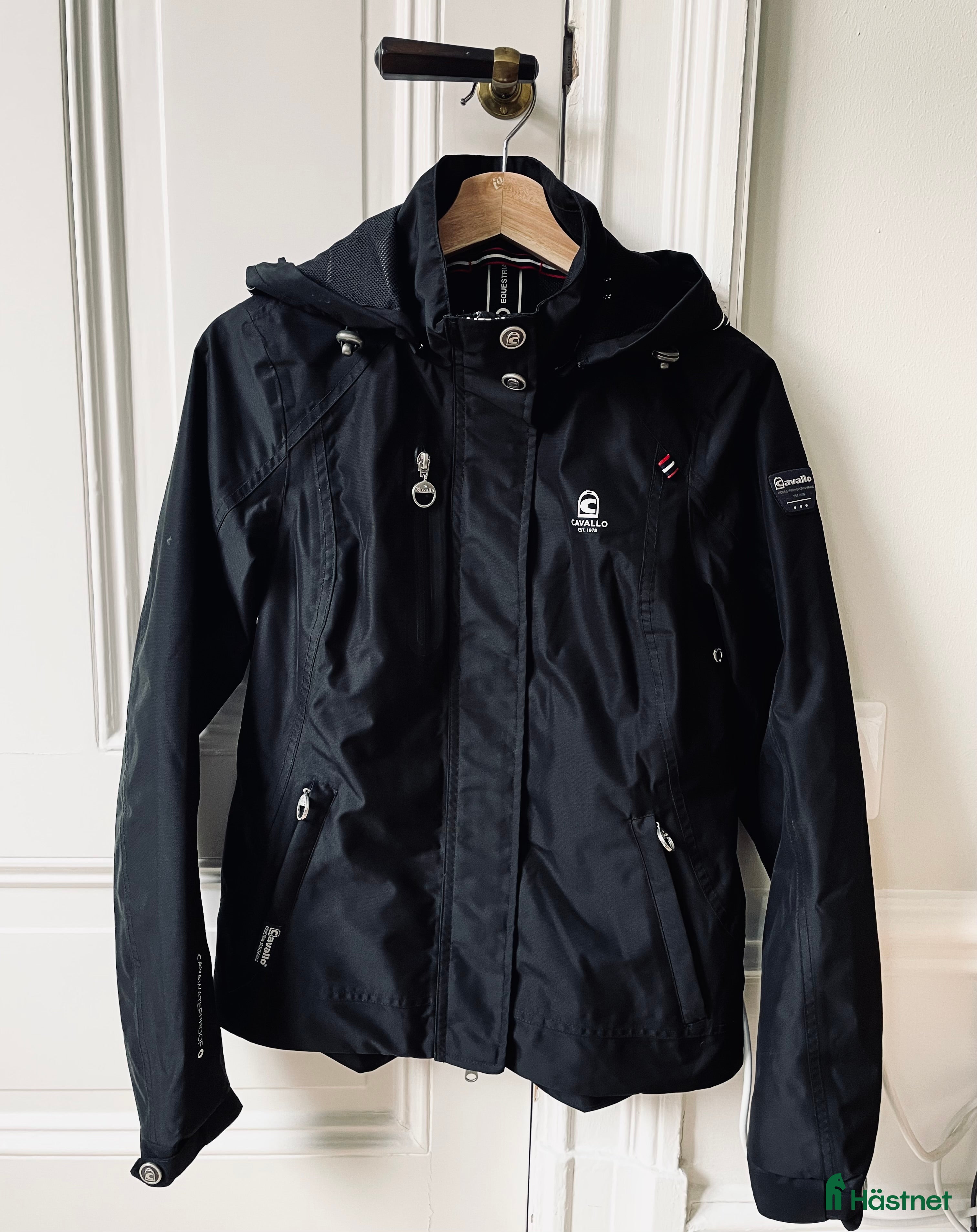 Jackor & Kavajer ryttarutrustning till salu: Cavallo höstjacka / regnjacka i nyskick i Stockholm - Annons 15