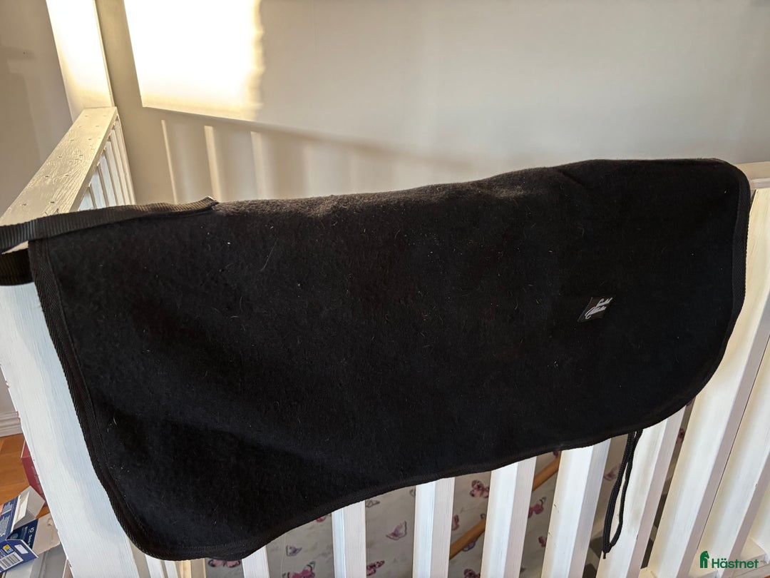 Täcken hästutrustning till salu: Ull ländtäcke  i Huskvarna - Annons 2