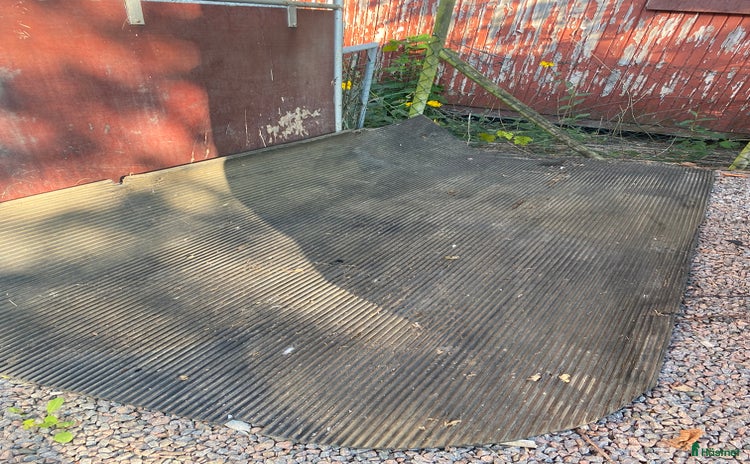 Övrig utrustning övrig utrustning till salu: Gummimatta samt mellanvägg till hästtransport  i Genevad - Annons 11