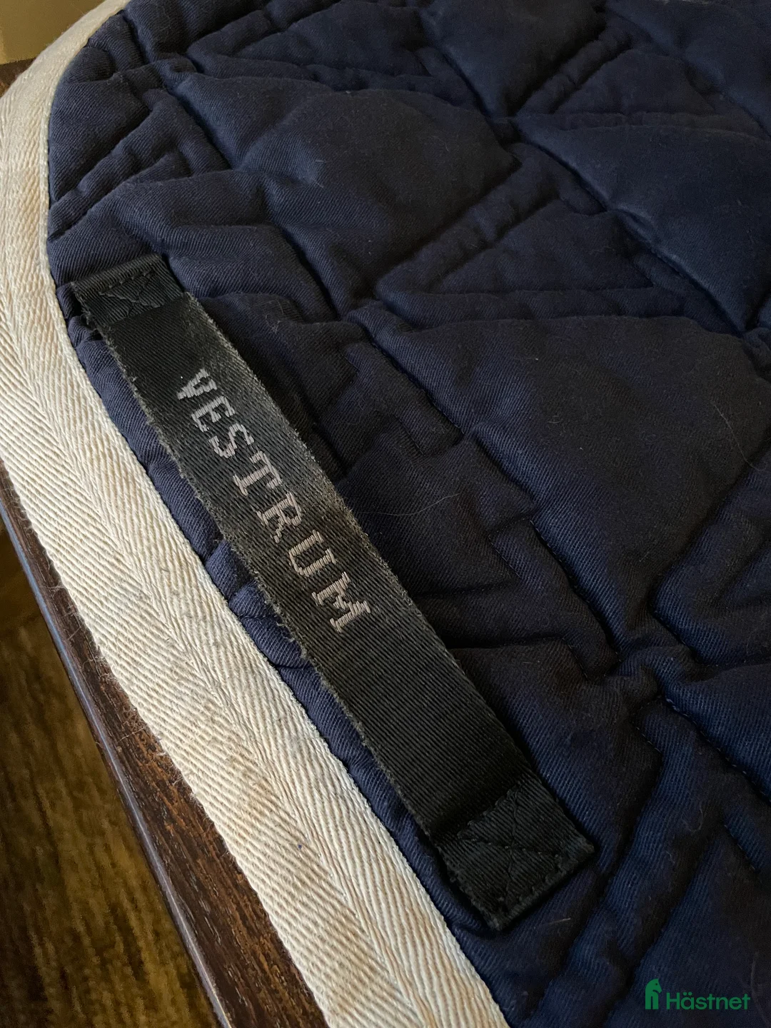 Schabrak & Vojlockar hästutrustning till salu: Marinblått vestrum - Annons 4