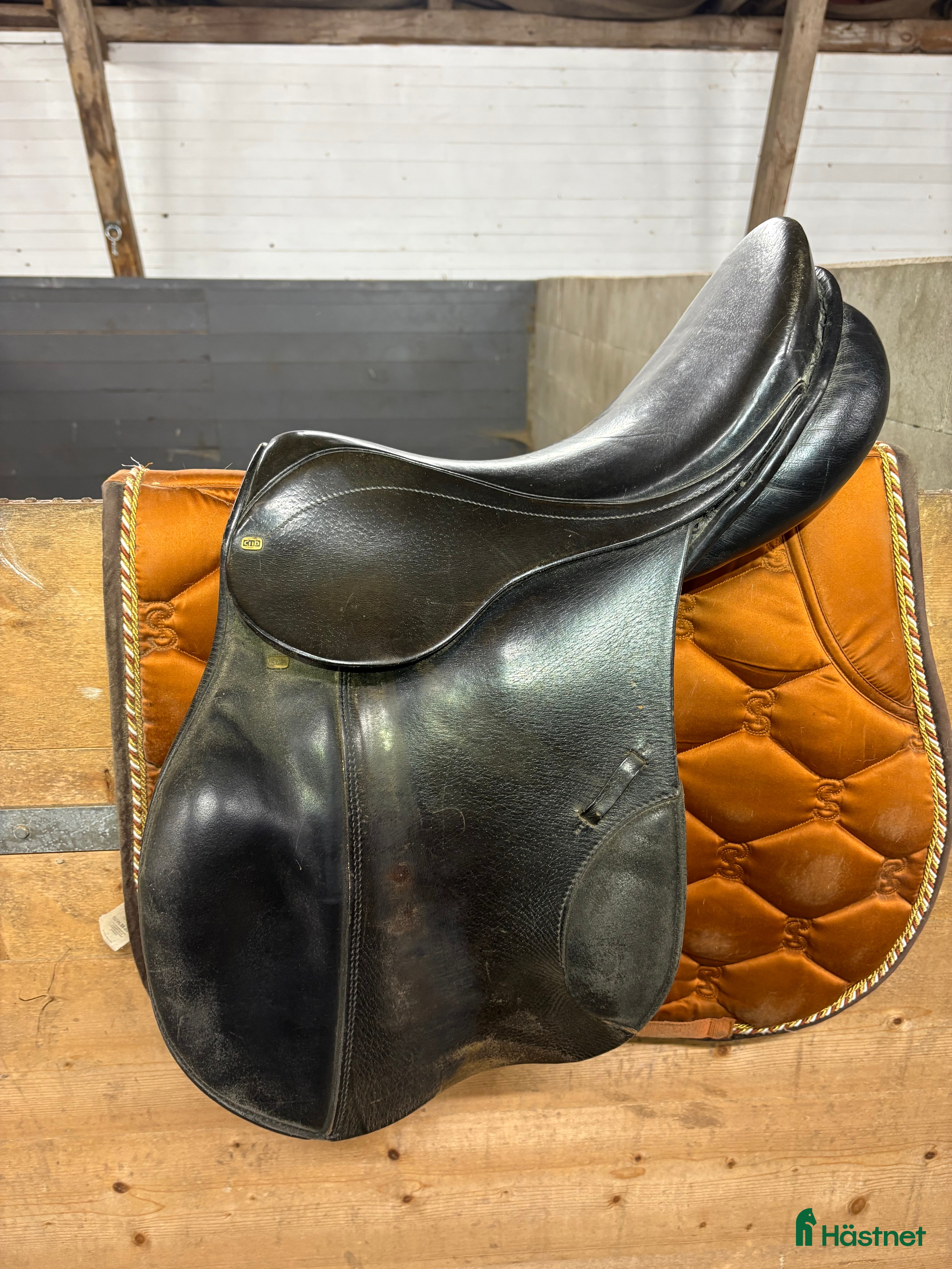 Sadlar hästutrustning till salu: Äldre Stübben sadel  - Annons 2