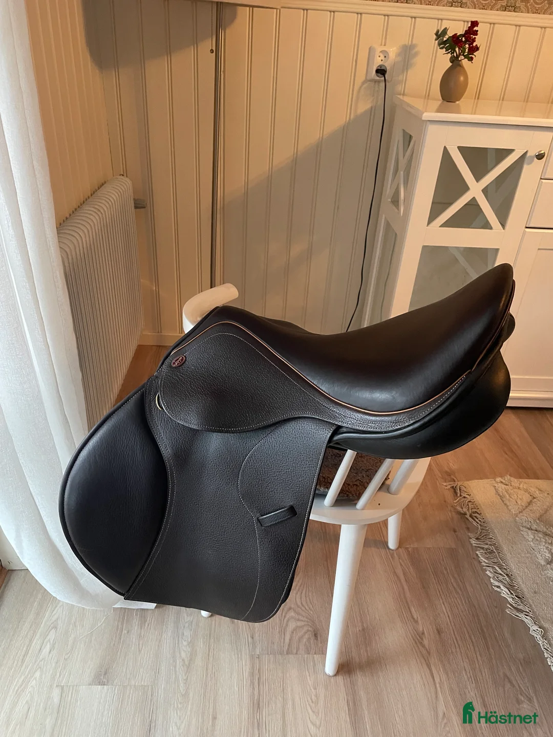 Sadlar hästutrustning till salu: Fin sadel i nyskick  - Annons 1