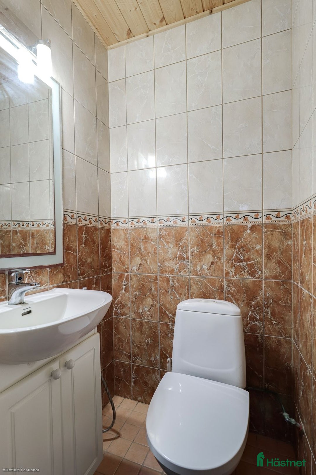  hästgårdar till salu: Charmigt timmerhus från 1800-talet med stall i Söderkulla - Annons 4