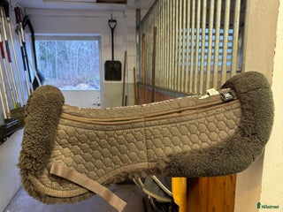 Sadeltillbehör hästutrustning till salu: Korrektionspadd Mattes i Sandared - Annons 19