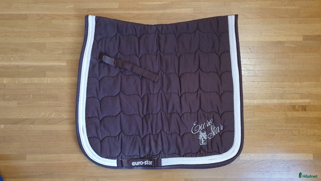Schabrak & Vojlockar hästutrustning till salu: Euro-star dressyrschabrak i Haninge - Annons 1