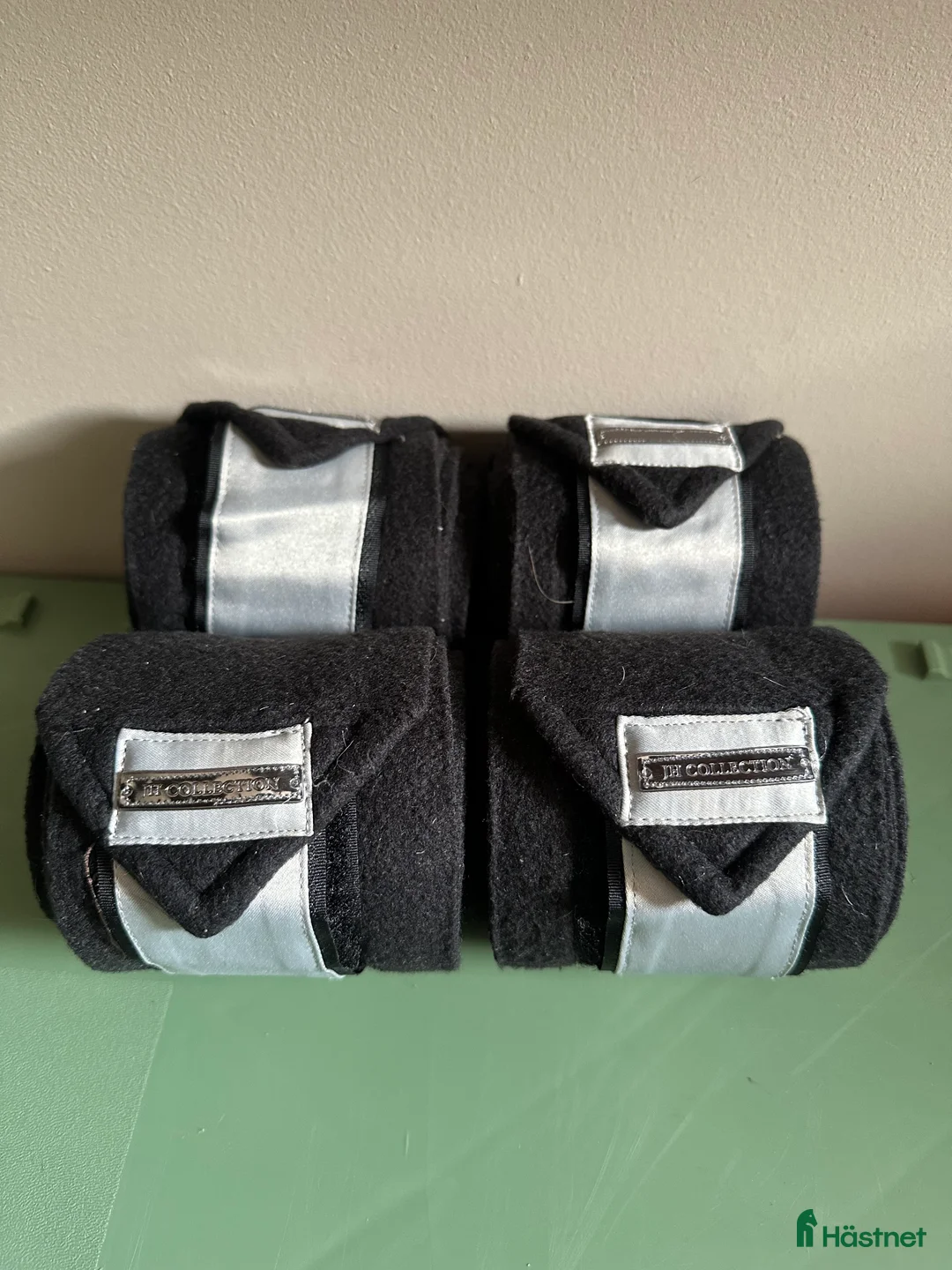 Benskydd hästutrustning till salu: Svarta benlindor i Perstorp - Annons 1