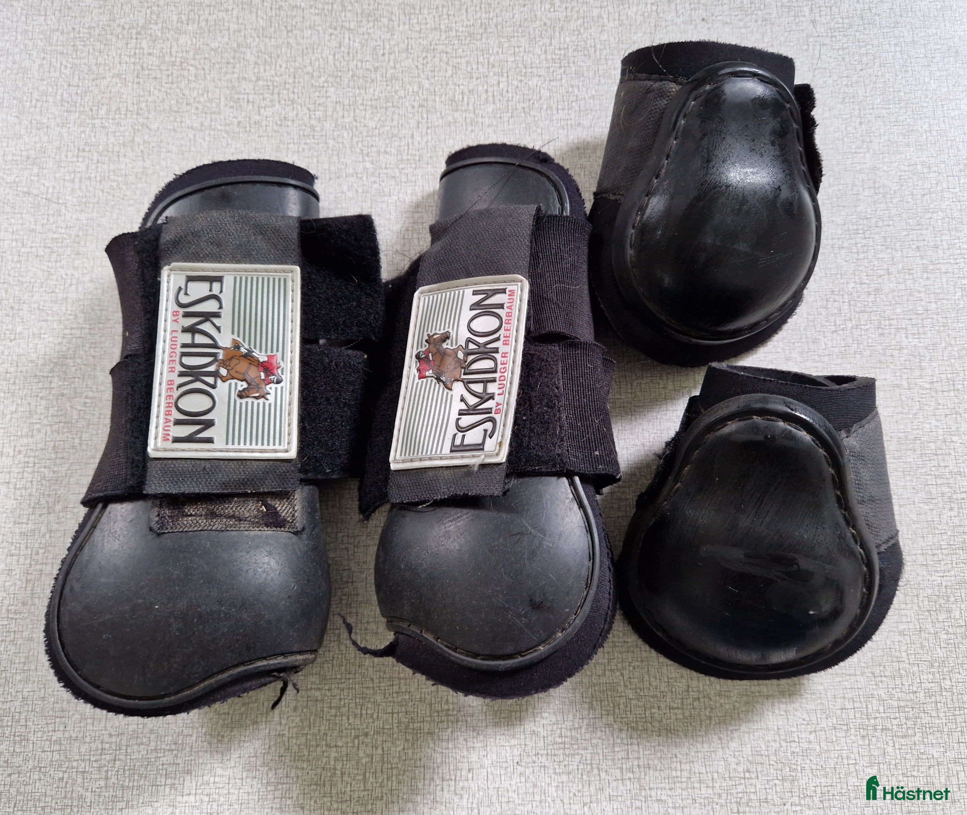 Benskydd hästutrustning till salu: Eskadron hoppskydd stl ponny i Varberg - Annons 1