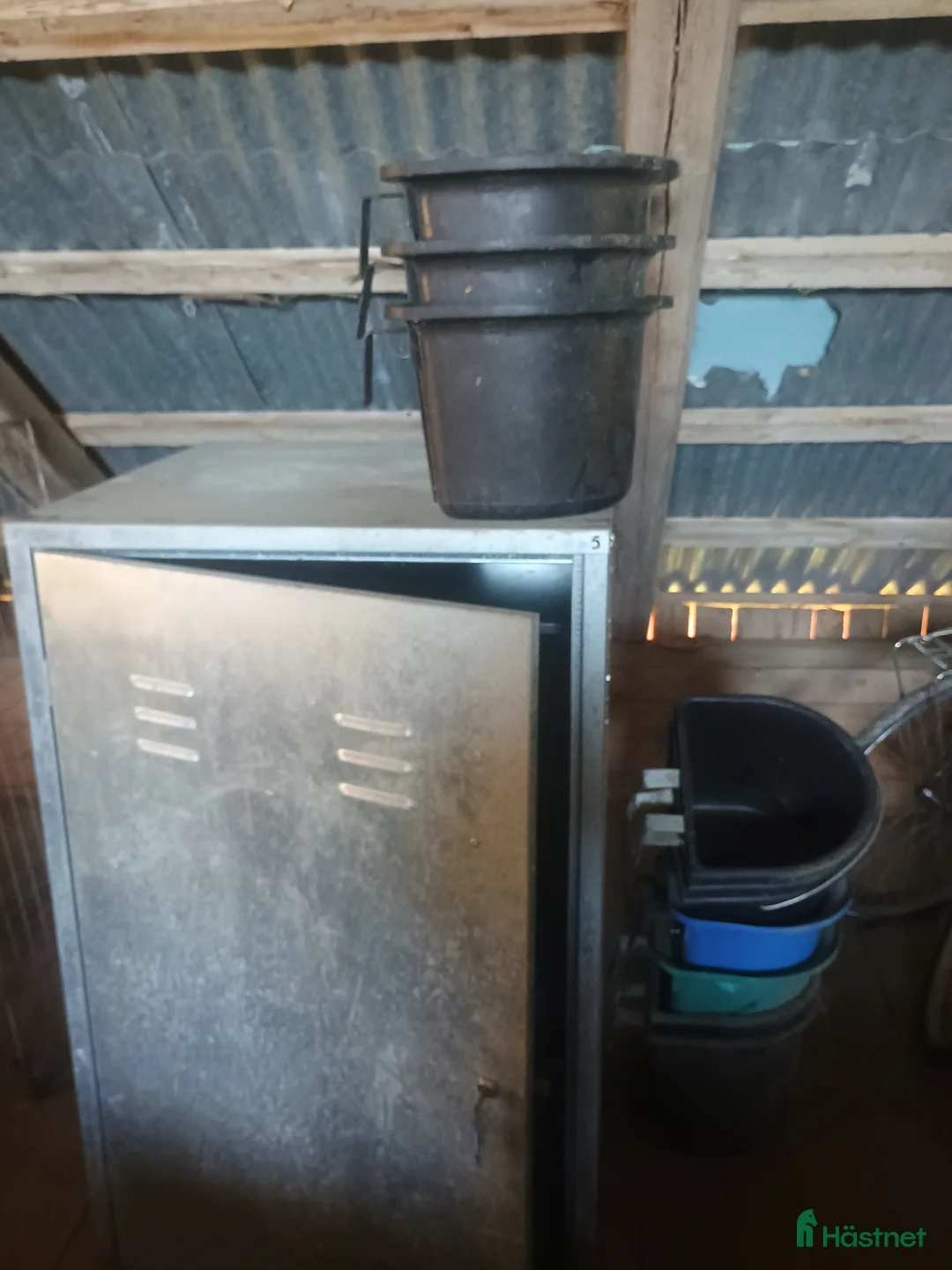 Stallinredning, stängsel & gård övrig utrustning till salu: Sadelskåp 2 stycken  - Annons 1