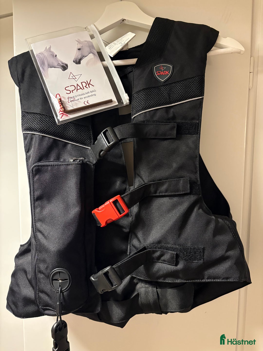 Säkerhetsvästar ryttarutrustning till salu: Spark EQ3 Air bag väst i Johanneshov - Annons 2