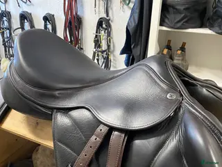 Sadlar hästutrustning Technical & Traditional Monoflap sadel säljs - Annons 1