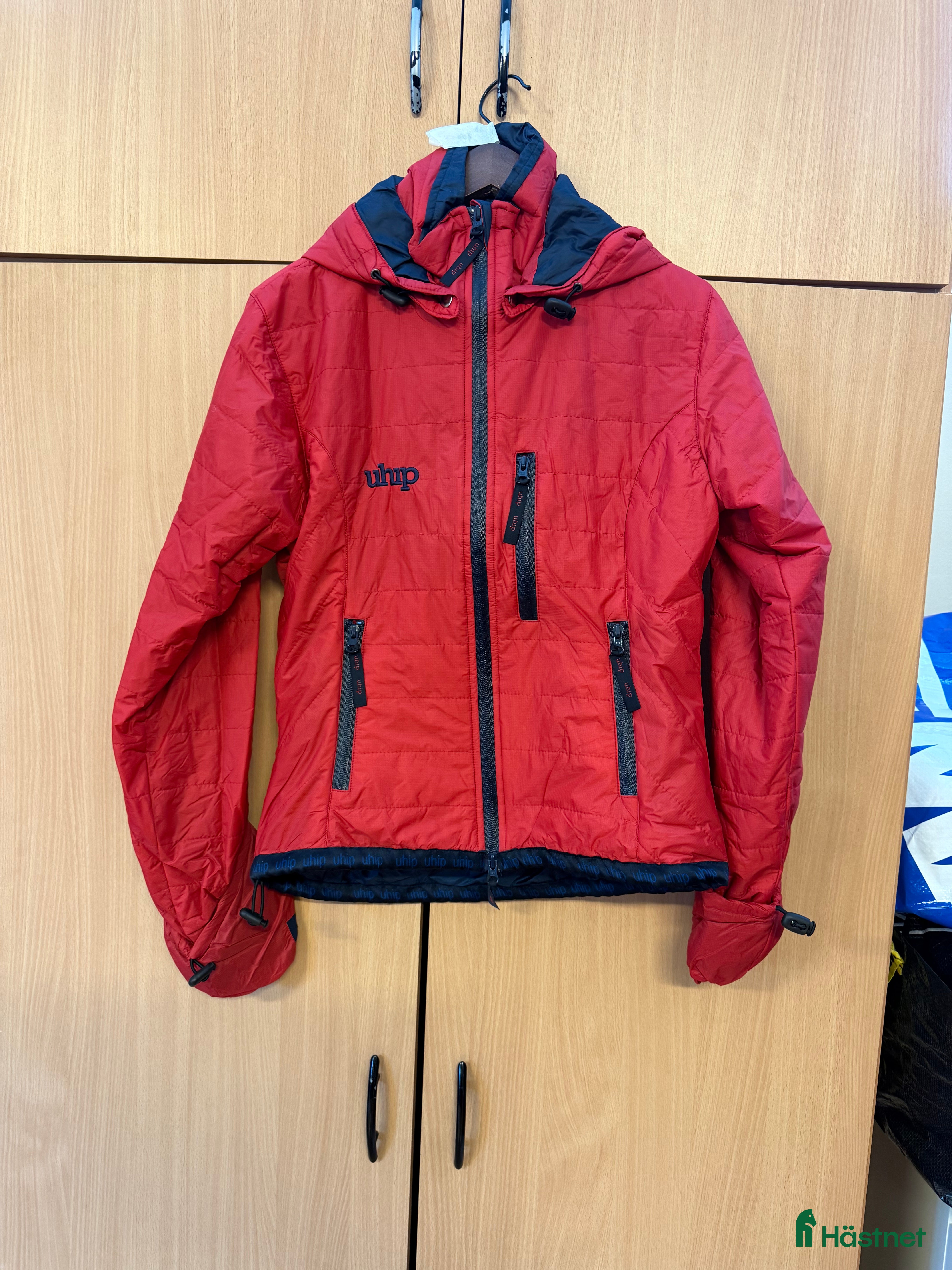 Jackor & Kavajer ryttarutrustning till salu: tunn jacka från Uhip i Vendelsö - Annons 17