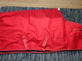 Täcken hästutrustning till salu: Tjockt ute täcke 125-130 cm i Stigtomta - Annons 1