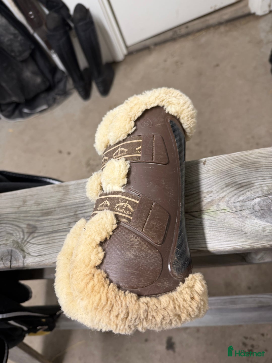 Benskydd hästutrustning till salu: Fina fluff skydd  i Eskilstuna - Annons 2