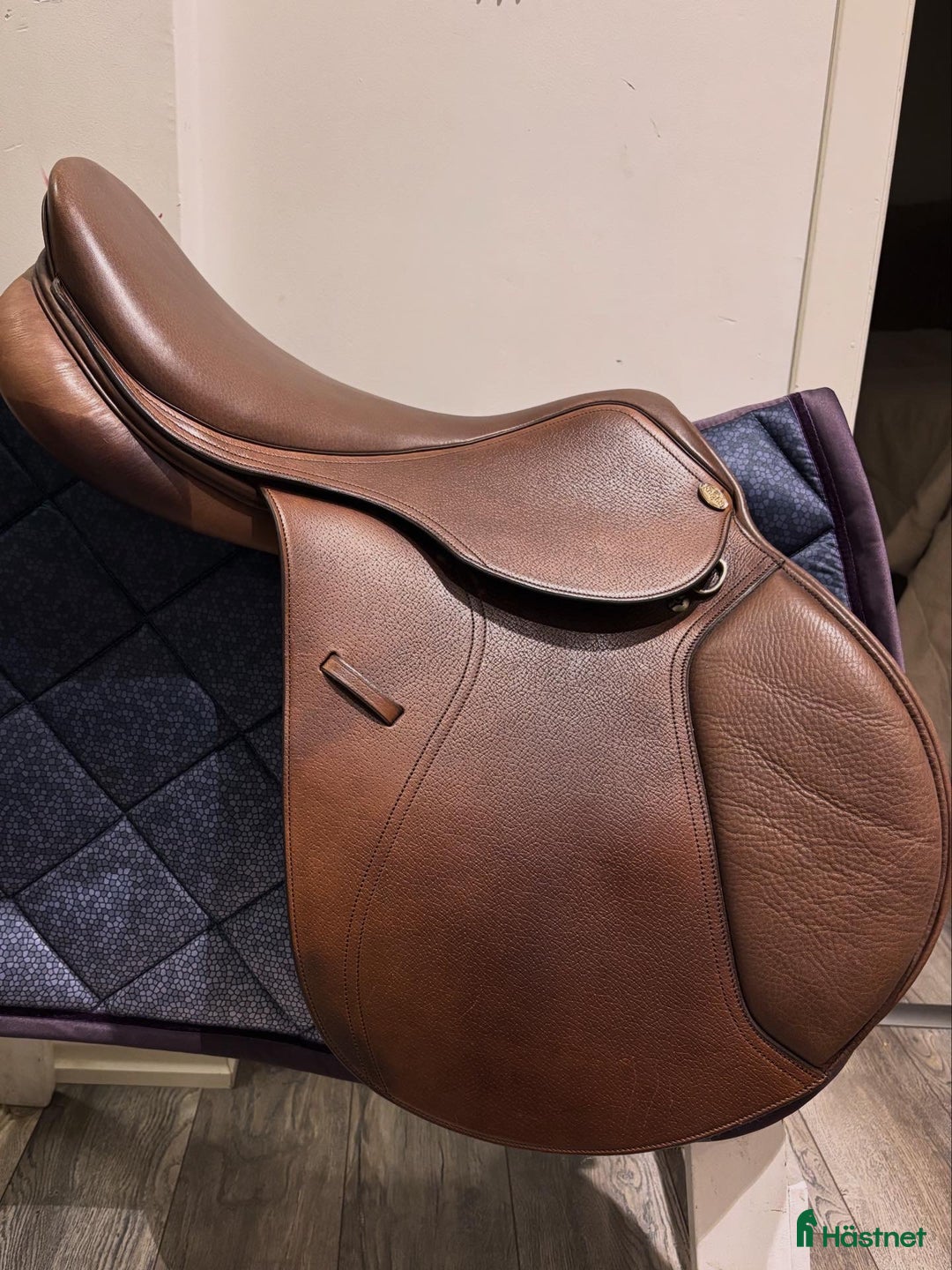 Sadlar hästutrustning till salu: Sir Walter Knights sadel  i Allerum - Annons 1
