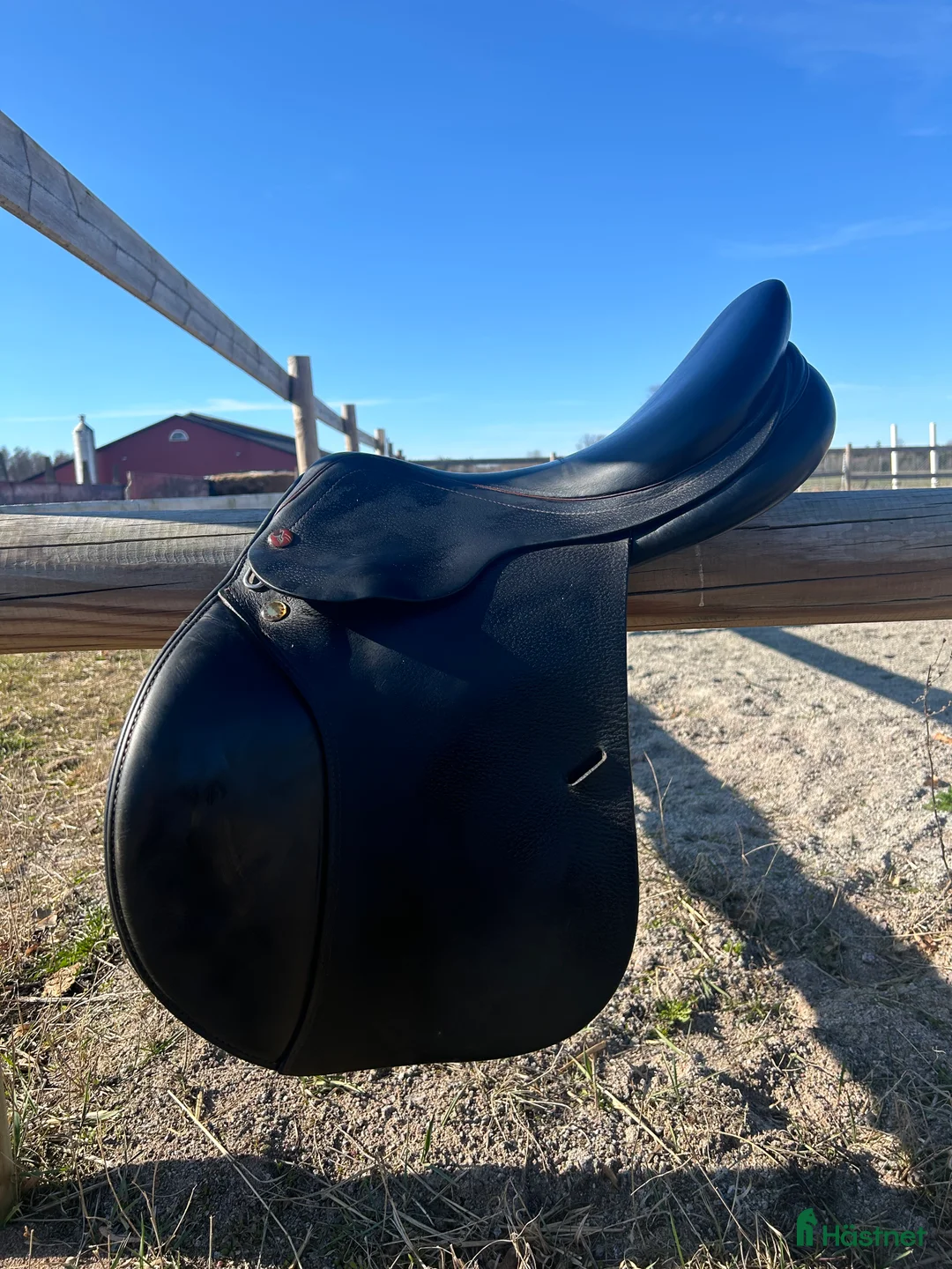 Sadlar hästutrustning till salu: Prestige Golden star - Annons 1